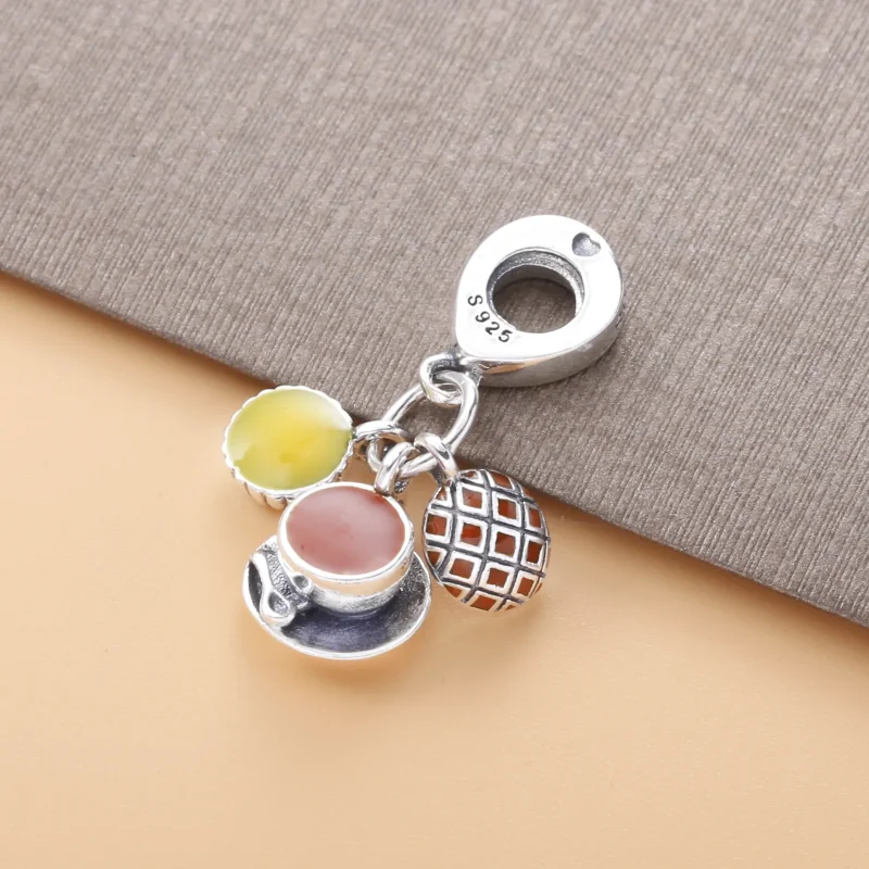 (kép) PANDORA Charm Tojástorta, tej tea és ananászos zsemle - 798355ENMX - Megtekintés 3