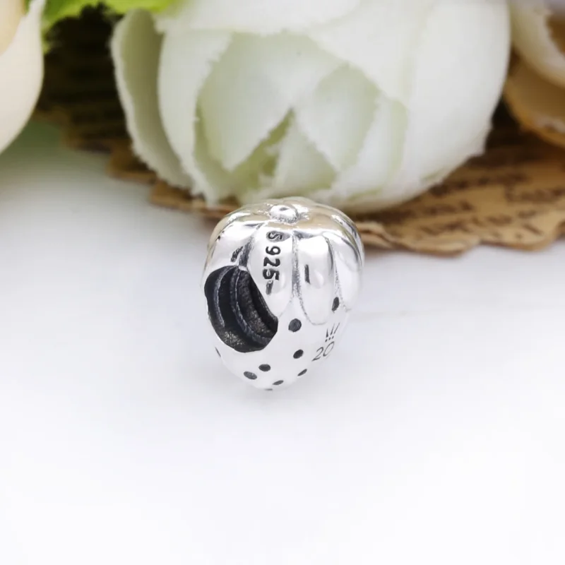 (kép) Pandora 2020 limitált kiadású Eper charm - 798952C00 - Megtekintés 3