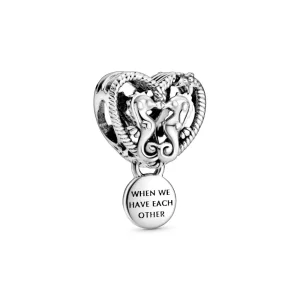 (kép) PANDORA Charm Áttört tengeri lovak szíve - 798949C00