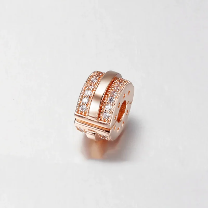 (kép) PANDORA Szikrázó pavé vonalak és logó klip charm - 789042C01 - Megtekintés 2