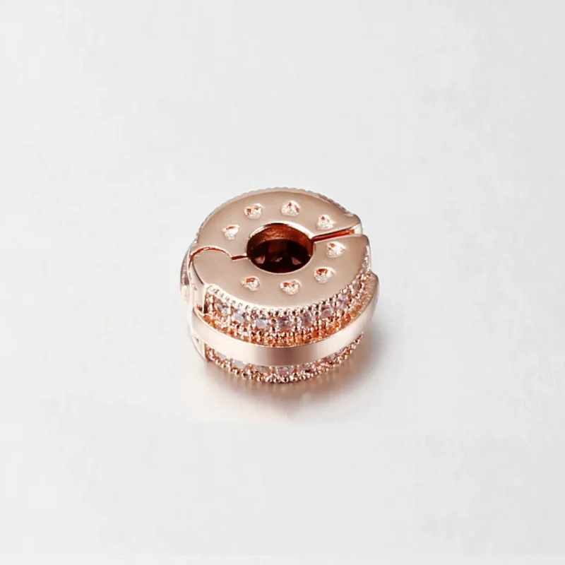 (kép) PANDORA Szikrázó pavé vonalak és logó klip charm - 789042C01 - Megtekintés 3