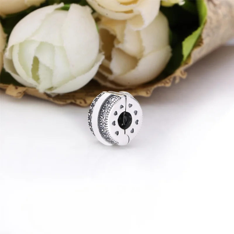 (kép) PANDORA Szikrázó pavé vonalak és logó klip charm - 799042C01 - Megtekintés 3