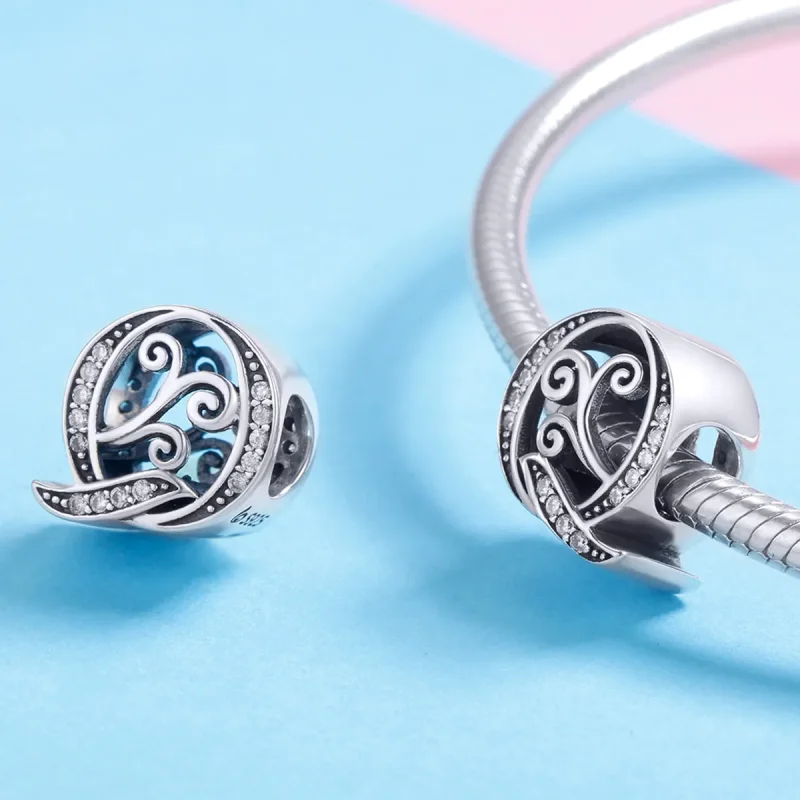 (kép) PANDORA Csillogó pavé virág Q betű Charm - BSC030-Q - Megtekintés 4