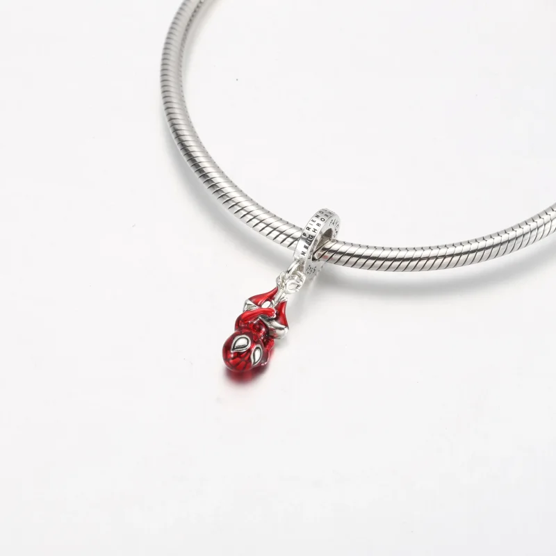 (kép) Pandora Marvel fejjel lefelé lógó Pókember függő charm - 792323C01 - Megtekintés 4