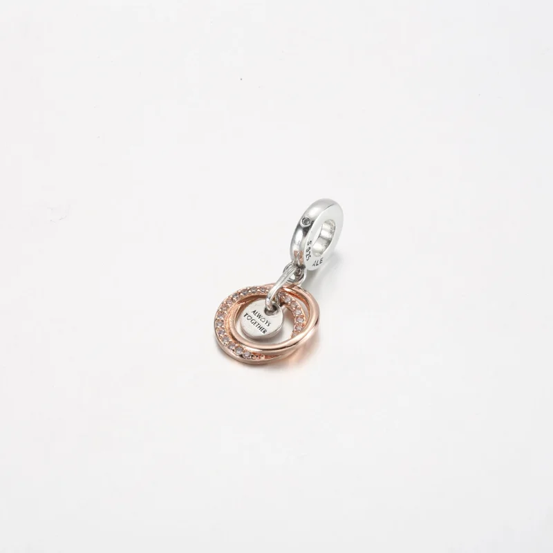 (kép) Pandora Örökké család körülölelt függő charm - 780797C01 - Megtekintés 2