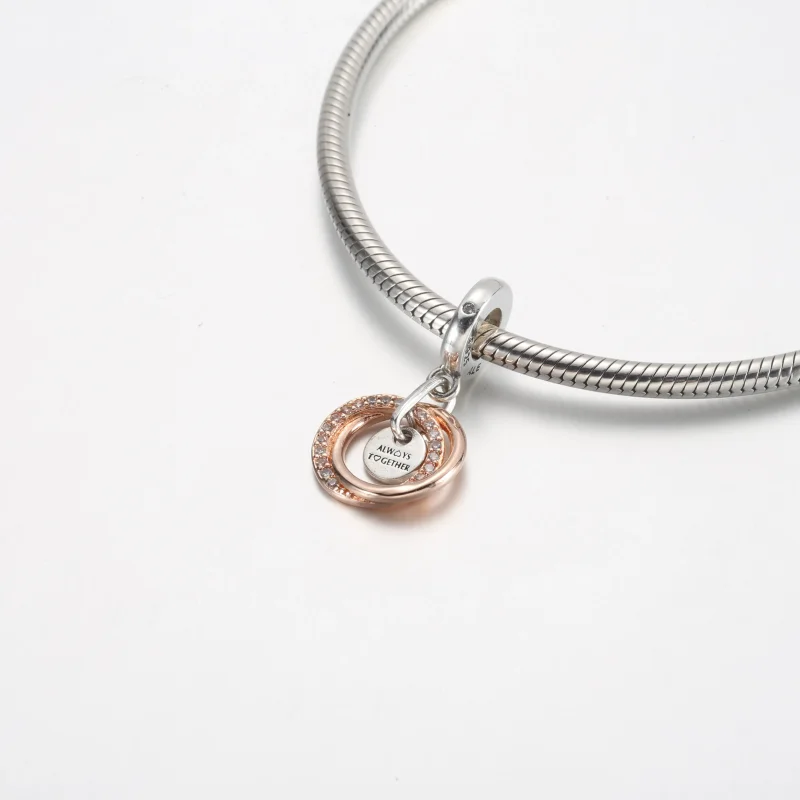 (kép) Pandora Örökké család körülölelt függő charm - 780797C01 - Megtekintés 4