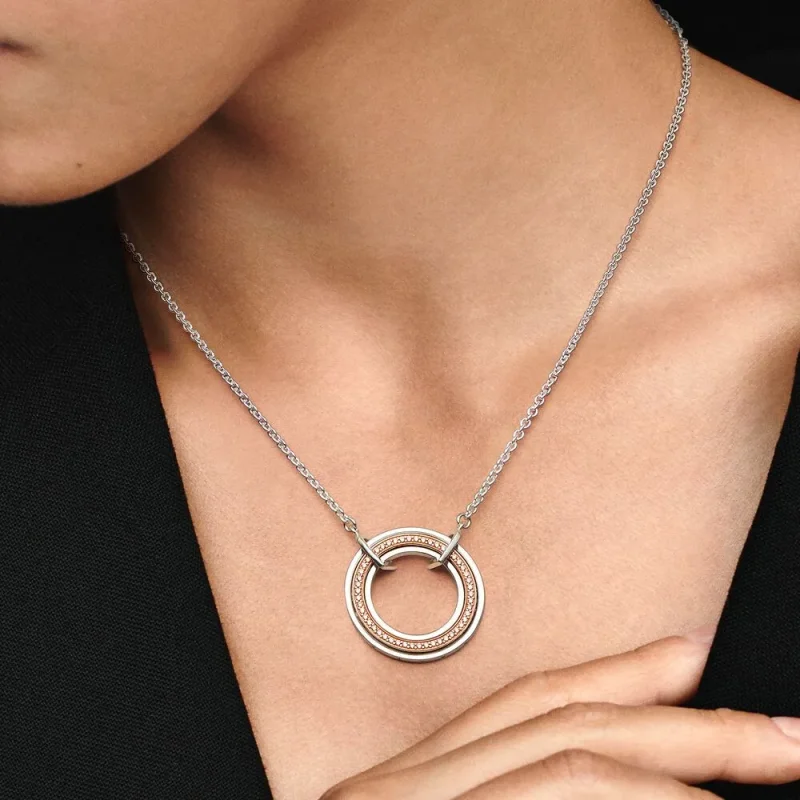 (kép) Pandora Signature Kéttónusú logó és pavé nyaklánc - 382772C01 - Megtekintés 2