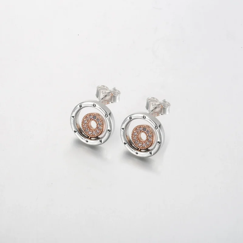 (kép) Pandora Signature kéttónusú logós gombfülbevaló - 282314C01 - Megtekintés 2