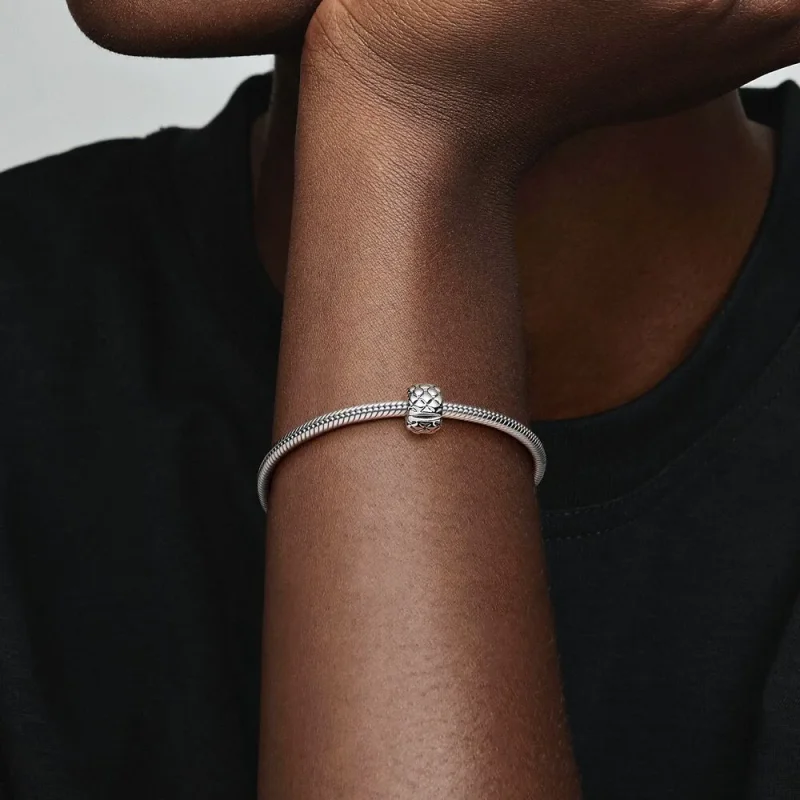 (kép) Pandora Szegecselt klip charm - 792746C00 - Megtekintés 2