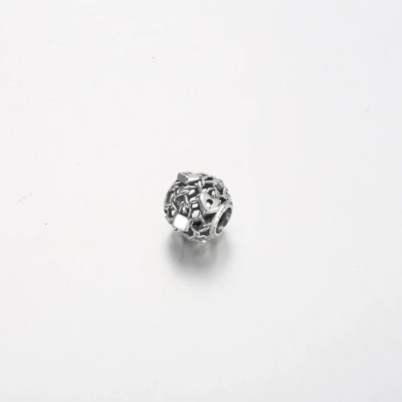 (kép) Pandora Áttört láncos lakat charm - 790071C00 - Megtekintés 2