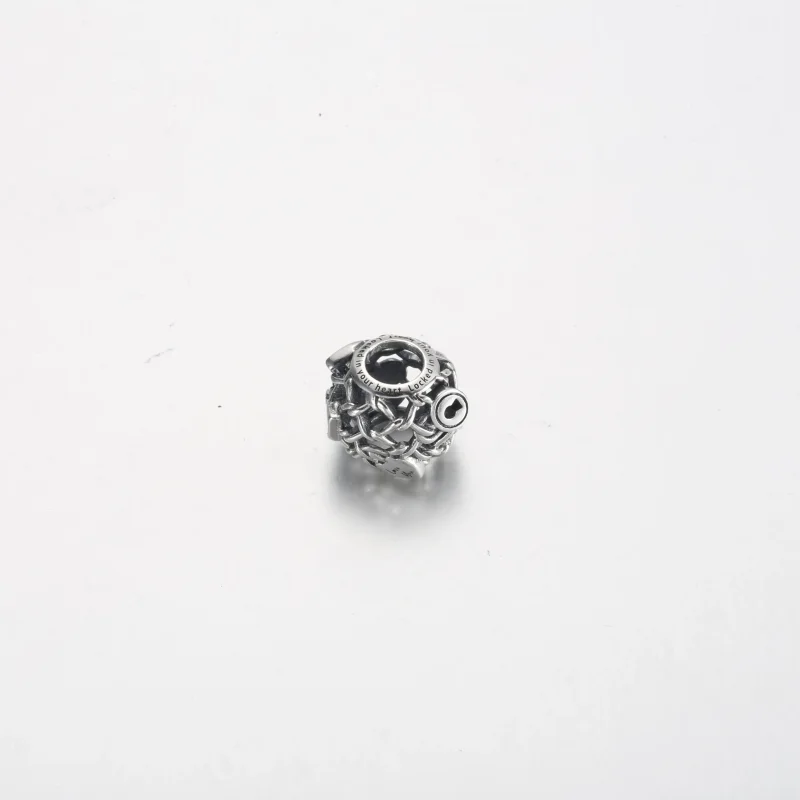 (kép) Pandora Áttört láncos lakat charm - 790071C00 - Megtekintés 4