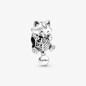 Cica és gombolyag charm - 799535C00 (kép) Cica és gombolyag charm - 799535C00