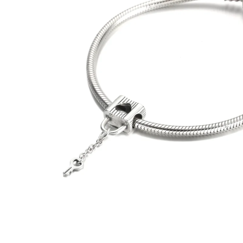 (kép) Lakat és szíves kulcs charm - 790095C01 - Megtekintés 5