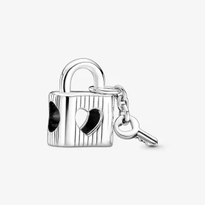 (kép) Lakat és szíves kulcs charm - 790095C01