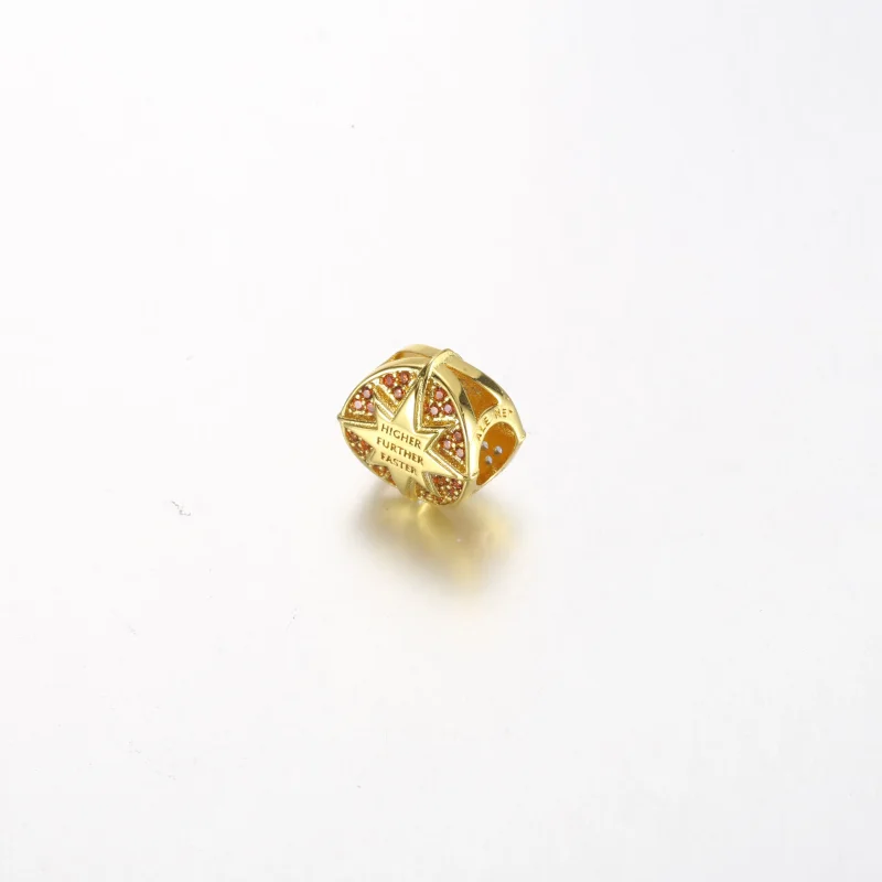 (kép) Pandora Marvel Captain Marvel jelvény ékszer - 762744C01 - Megtekintés 2