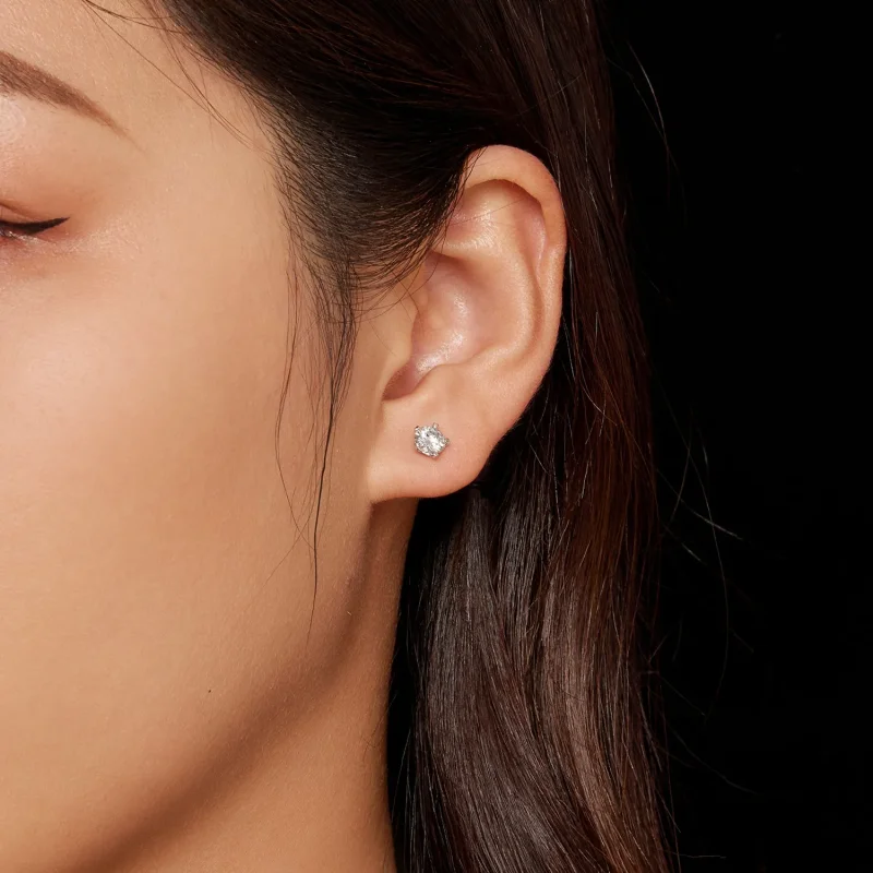 (kép) Kifinomult Pandora stílusú 0,5 karátos Moissanite Studs fülbevaló - MSE024-S - Megtekintés 2