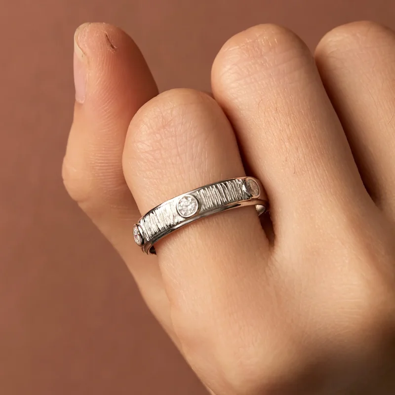 (kép) Pandora stílusú finom Moissanite csatornagyűrű férfiaknak - MSR032 - Megtekintés 7