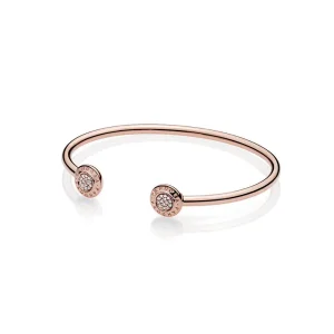PANDORA ikonikus nyitott karperec - 580528CZ (kép) PANDORA ikonikus nyitott karperec - 580528CZ