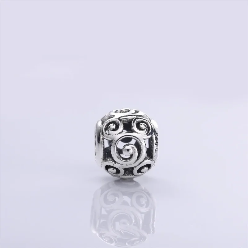 (kép) Disney, PANDORA ezüst charm, Mickey egér "Mickey kavarog" - Megtekintés 2