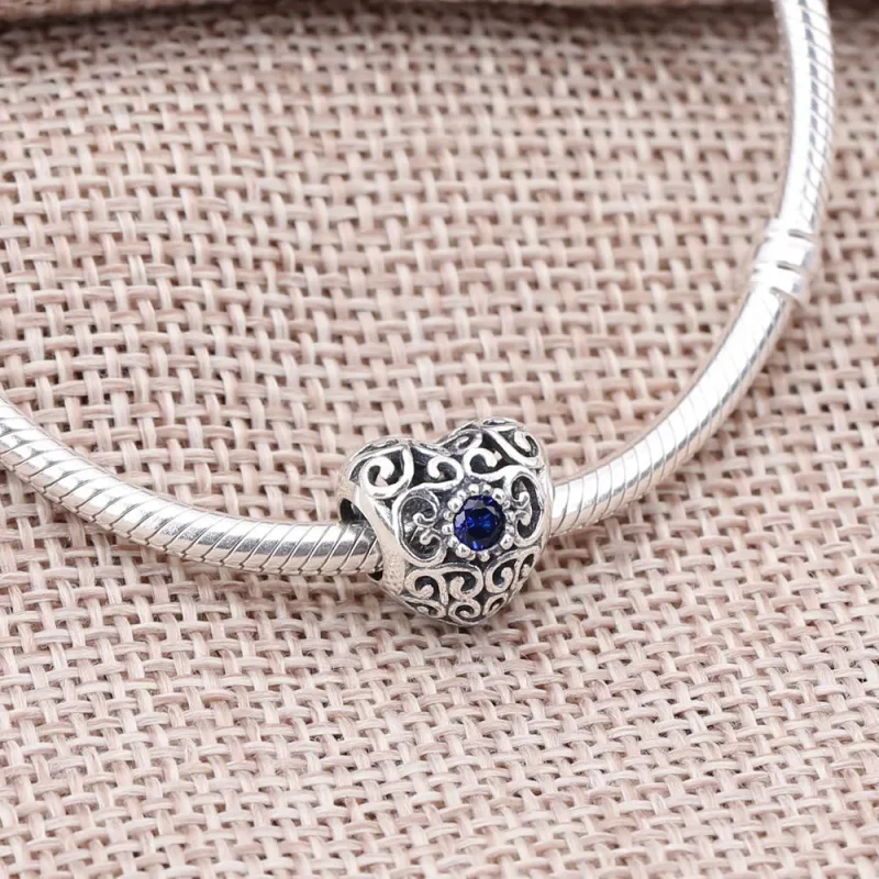 (kép) PANDORA December - ezüst, szív alakú charm kék kristállyal - 791784NLB - Megtekintés 2