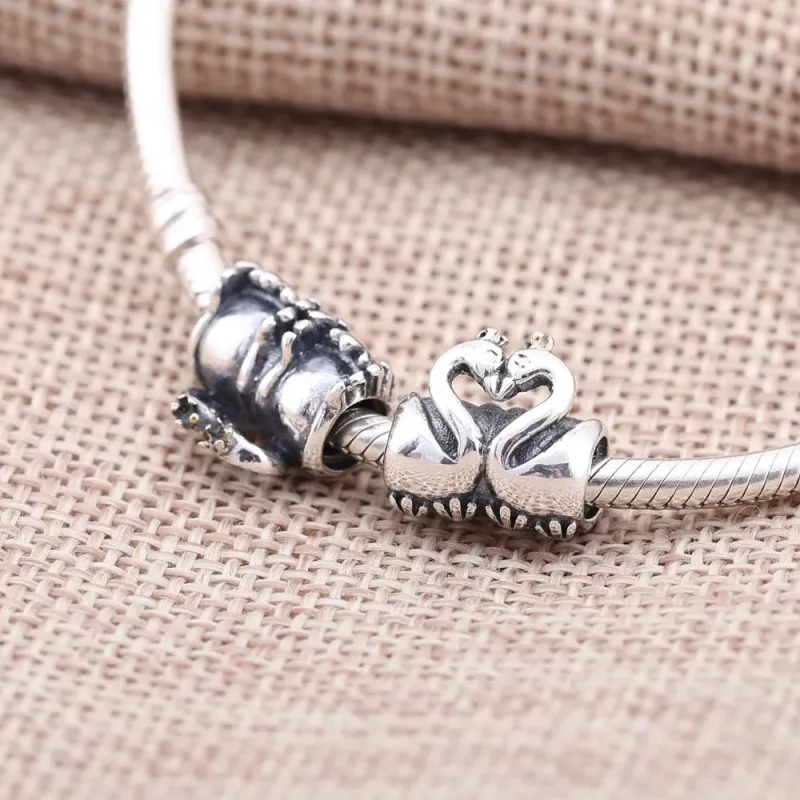(kép) PANDORA Ölelkező hattyúk charm - 791189 - Megtekintés 2