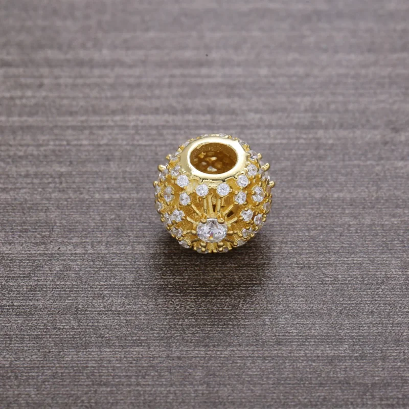 (kép) PANDORA Áttört mintás 14k aranycharm áttetsző cirkóniával - 750838CZ - Megtekintés 3