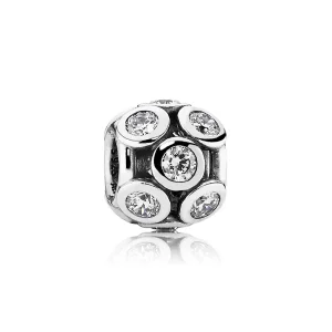 (kép) PANDORA Áttört mintás, csillogó körök charm - 791153CZ