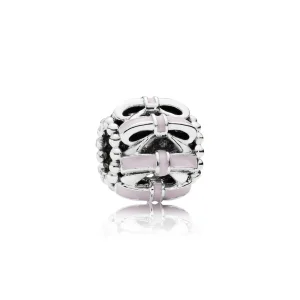 (kép) PANDORA Áttört mintás masnis charm - 791778EN40