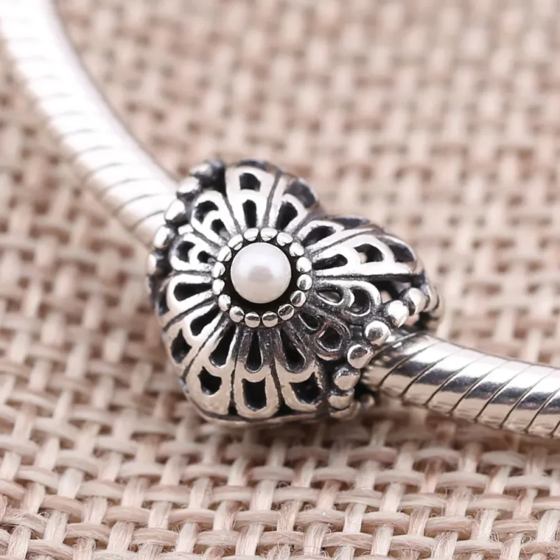 (kép) PANDORA Vintage áttört mintás szív charm gyönggyel - 750822P - Megtekintés 3