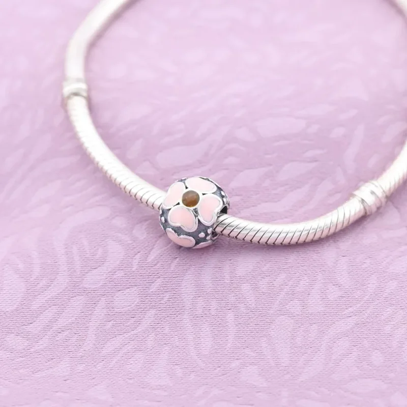 (kép) PANDORA Vörös százszorszép charm - 790433ER - Megtekintés 2