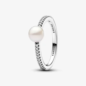 Pandora Kezelt édesvízi tenyésztett gyöngy és pavé gyűrű - 193158C01 (kép) Pandora Kezelt édesvízi tenyésztett gyöngy és pavé gyűrű - 193158C01