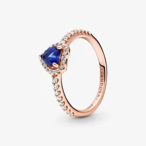 Pandora Szikrázó kék kiemelt szív gyűrű - 188421C01 (kép) Pandora Szikrázó kék kiemelt szív gyűrű - 188421C01