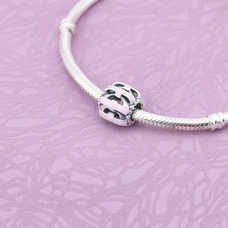 (kép) PANDORA Áttört mintás masnis charm - 791778EN40 - Megtekintés 3